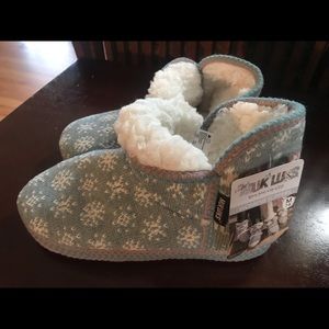 New Muk Luks Cozy Lined Slippers M 7-8, L 9-10